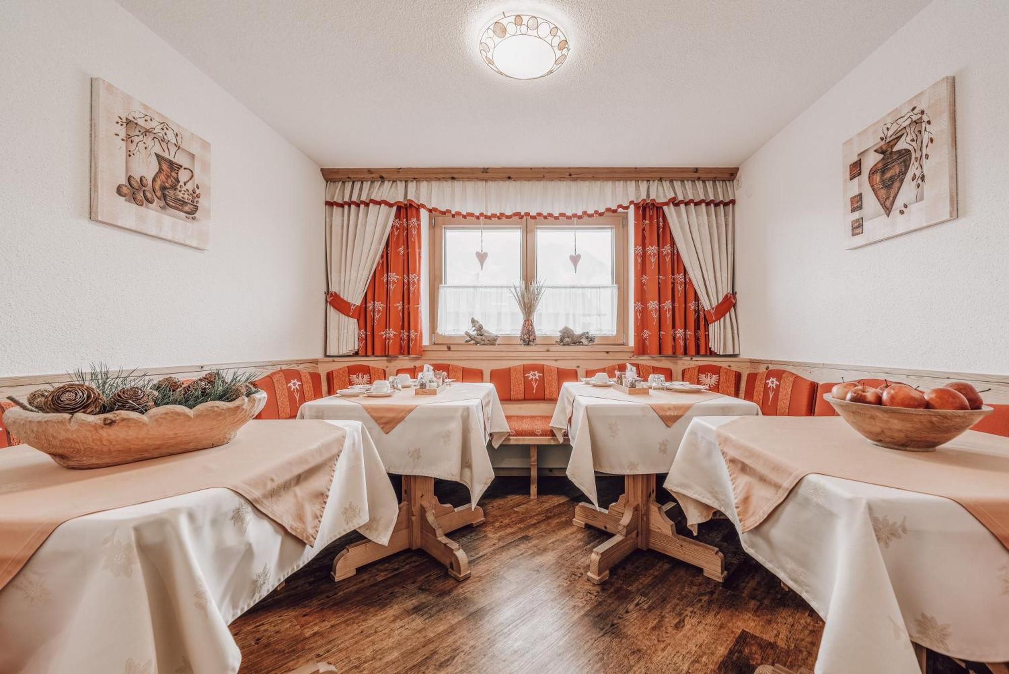 Auer-Fiegl Bed & Breakfast Сьолден Екстериор снимка